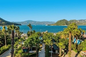 L ​etoile Beach